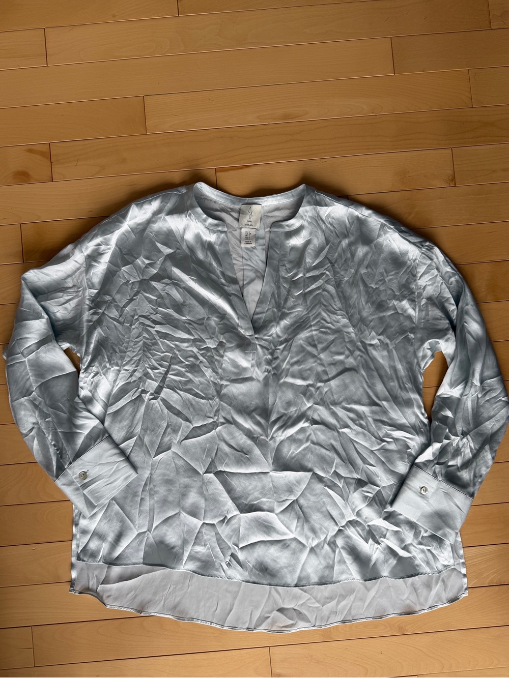 Joie 100% silk blouse metallic light blue / silver size small relaxed fit